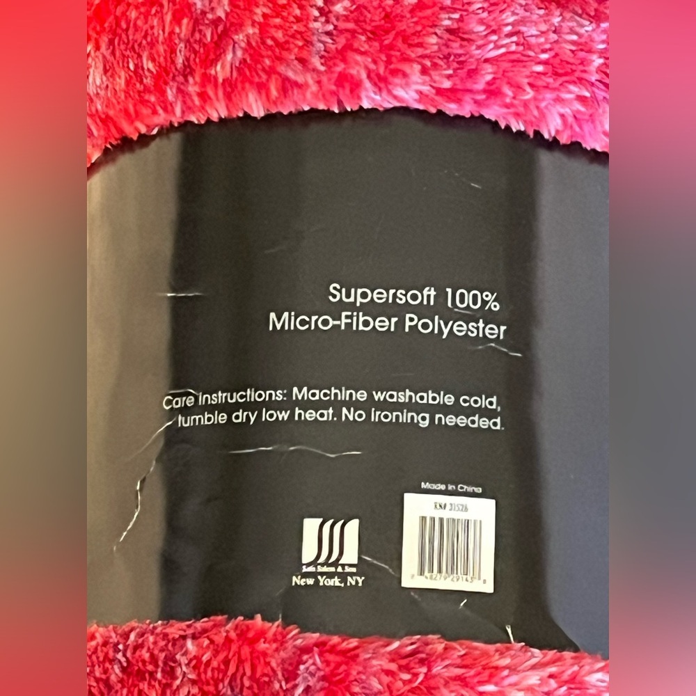 NWT Plush Throw with Pom Poms OS - Picture 3 of 3